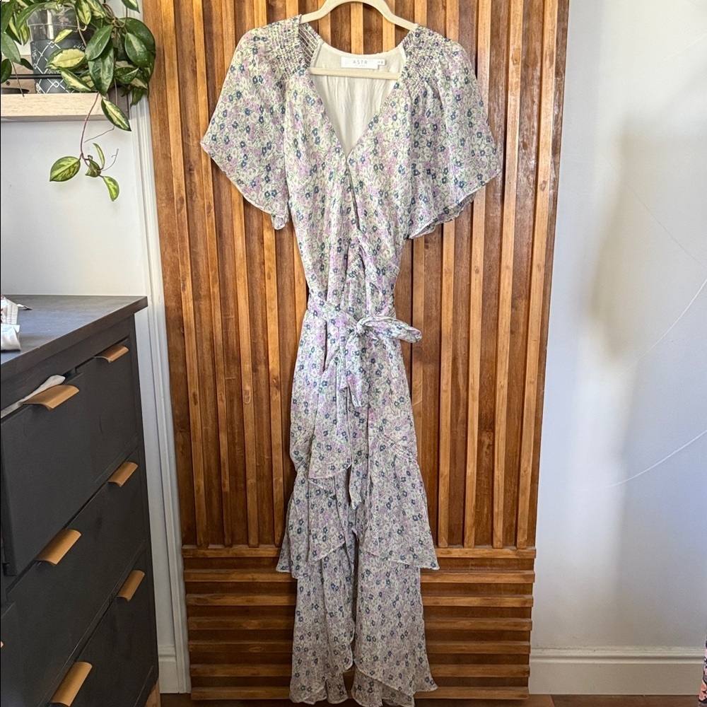 ASTR The Label Adella Floral Ruffle Midi Dress. S - Picture 2 of 9